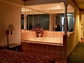 Horizon Inn Авенел Екстер'єр фото